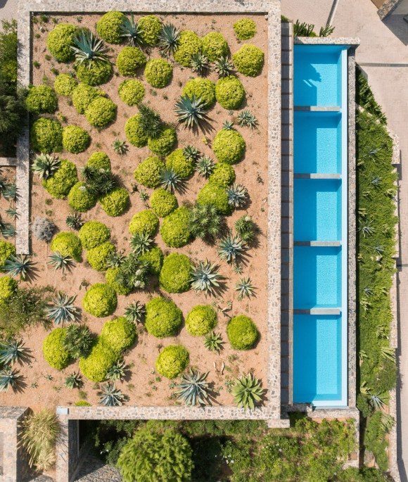 Suite pool area